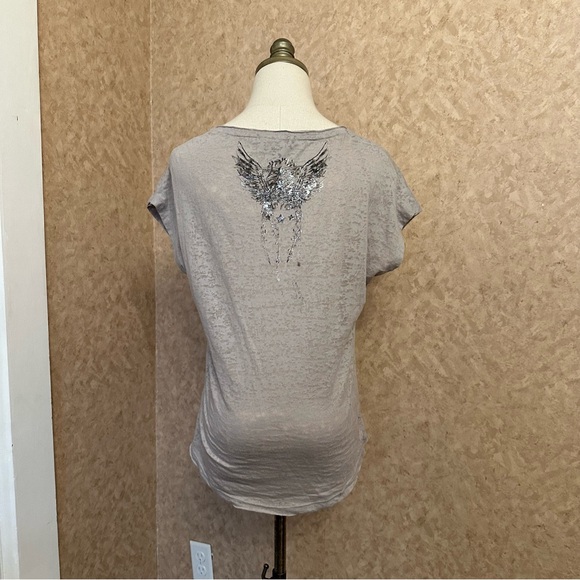 Rock & Republic Gray Purple Short Sleeve Studded Alt Grunge Crown Wings Top - Picture 3 of 9